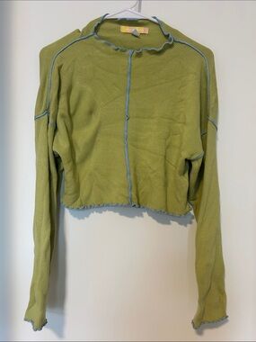 Cropped Olive Green Long Sleeve Top with Contrast Stitching